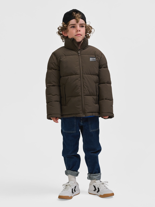 hmlCRISP TEX JACKET, MAJOR BROWN, model