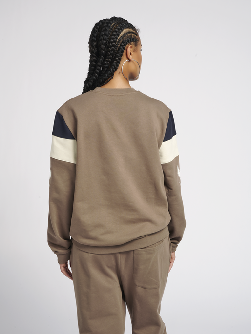 hmlSTEPHAN SWEATSHIRT, 8058, model