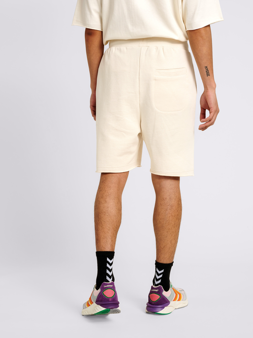 hmlYOUR MEDIUM SHORTS, 9999, model