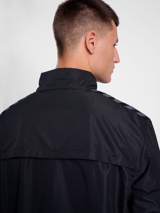 hmlAUTHENTIC TRAINING JACKET, BLACK, model