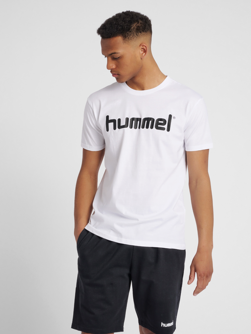HMLGO COTTON LOGO T-SHIRT S/S, WHITE, model