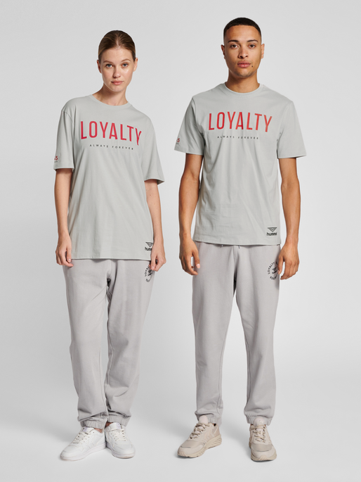 hmlLGC LOYALTY T-SHIRT, HARBOR MIST, model