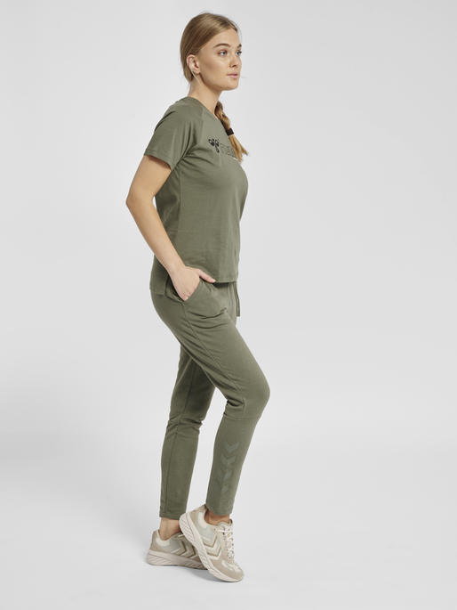 hmlZENIA T-SHIRT S/S, 6012, model