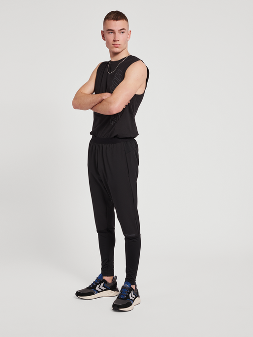 hmlTE CALLUM COTTON TANKTOP, 2001, model