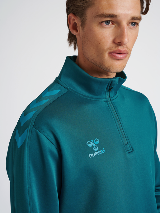 hmlCORE XK HALF ZIP POLY SWEAT, BLUE CORAL, model