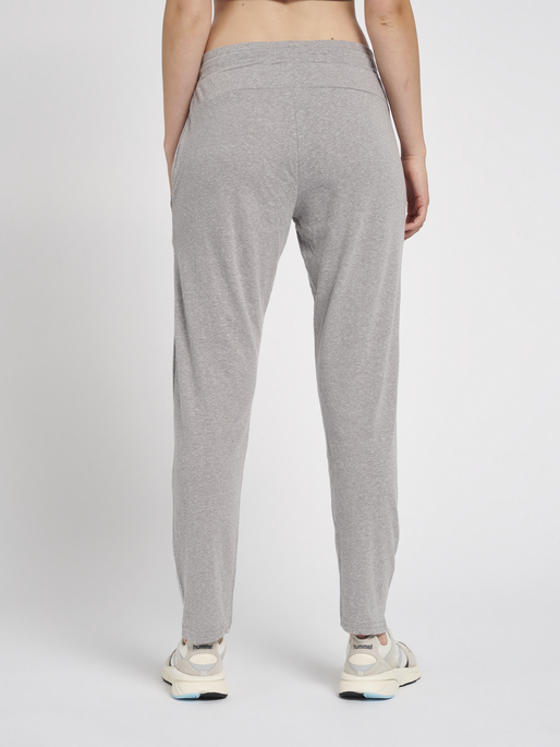 hmlZANDRA REGULAR PANTS, 2006, model