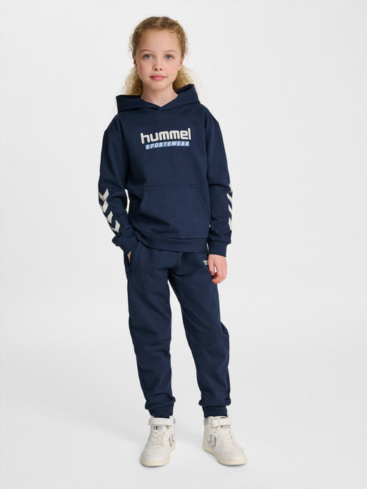 hmlJR LOGO HOODIE, DRESS BLUES, model