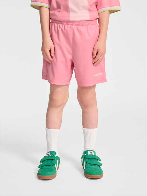 hmlJR BALL SHORTS, PEONY, model