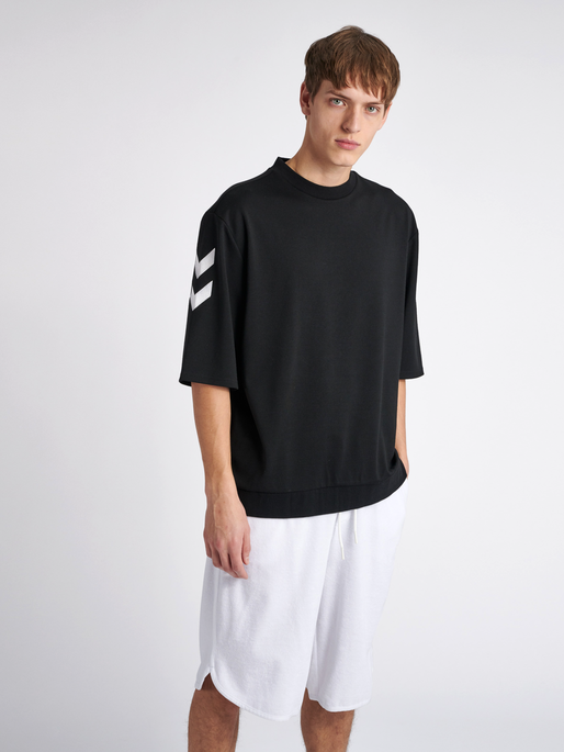 hmlCLAES LOOSE T-SHIRT S/S, 2001, model