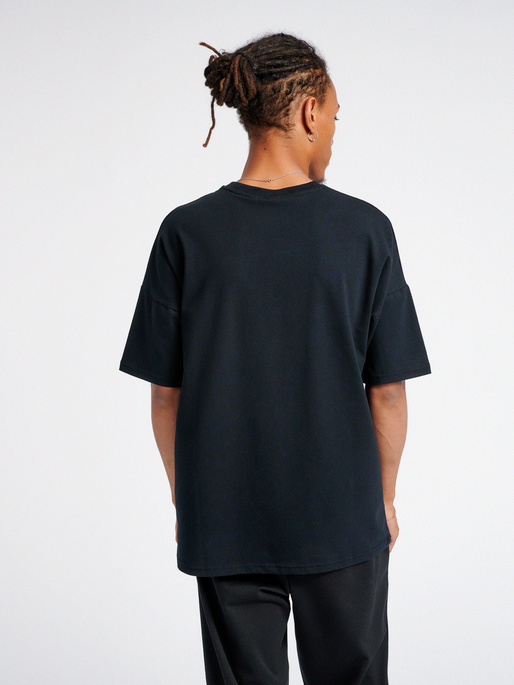 hmlBEACH BREAK T-SHIRT, 2001, model