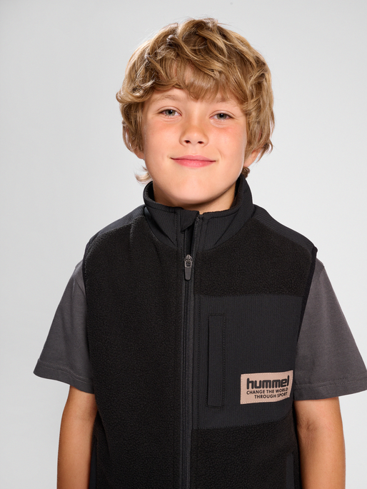 hmlDARE FLEECE VEST, 2001, model