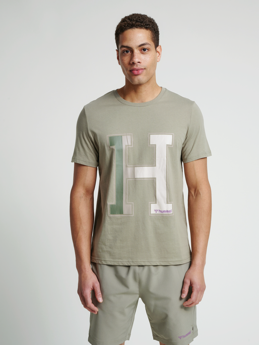 hmlLANEWAY T-SHIRT, 8062, model