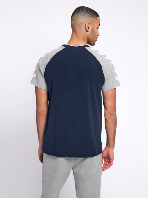hmlMARK T-SHIRT S/S, 1009, model