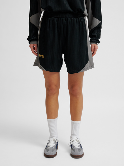 hmlLOOSE FB SHORTS TOPSCORER, BLACK, model