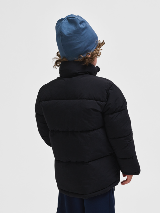 hmlCRISP TEX JACKET, BLACK, model