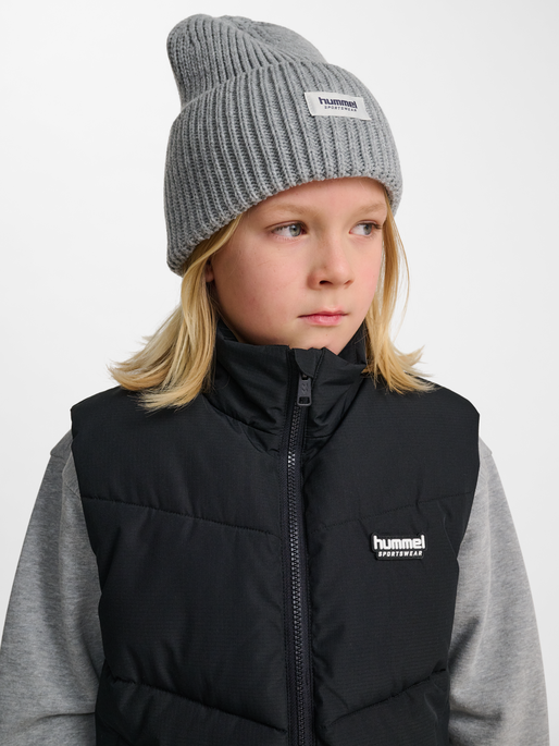 hmlJR PUFFER VEST, BLACK, model