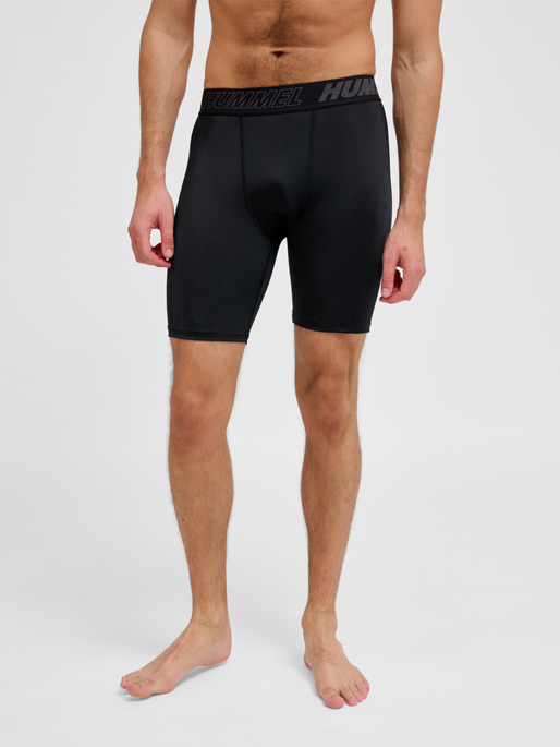 hmlTE TOPAZ TIGHT SHORTS, BLACK, model