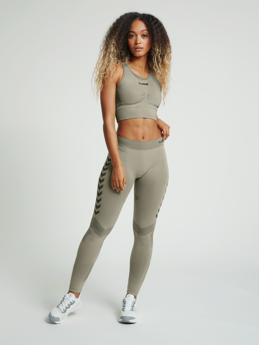 HUMMEL FIRST SEAMLESS BRA WOMAN, LONDON FOG, model