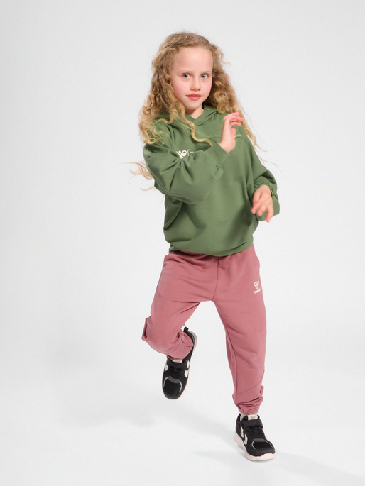 hmlOCTOVA HOODIE, 7400, model