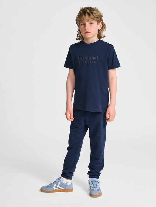 hmlJR BASE T-SHIRT S/S, DRESS BLUES, model