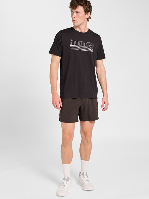 hmlPULSE GRAPHIC T-SHIRT S/S, AFTER DARK, model