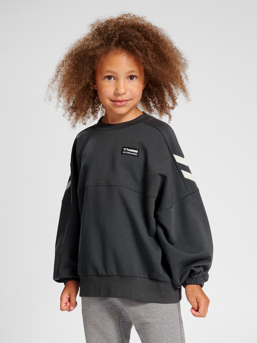 hmlTUBA SWEATSHIRT, 1525, model