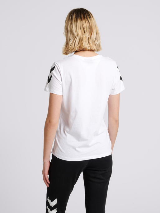 hmlLEGACY WOMAN T-SHIRT, WHITE, model