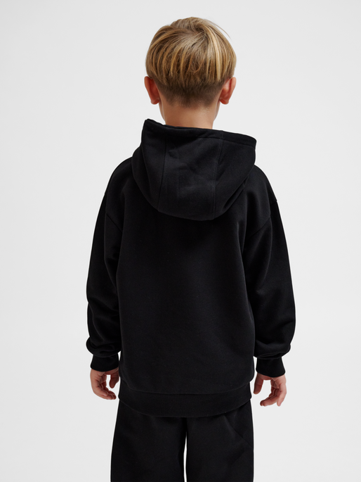 hmlJR LOOSE HOODIE BEE, BLACK, model