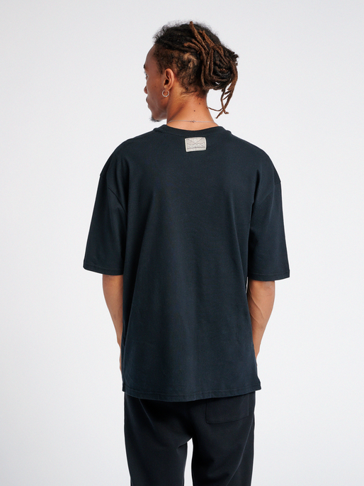 hmlGRAPHIC T-SHIRT, 2001, model