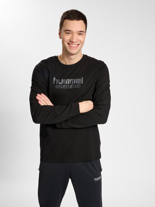 hmlBOOSTER T-SHIRT LS, BLACK, model