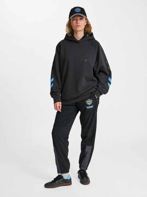 hmlOVERSIZED HOODIE SW EL PASO, EBONY, model