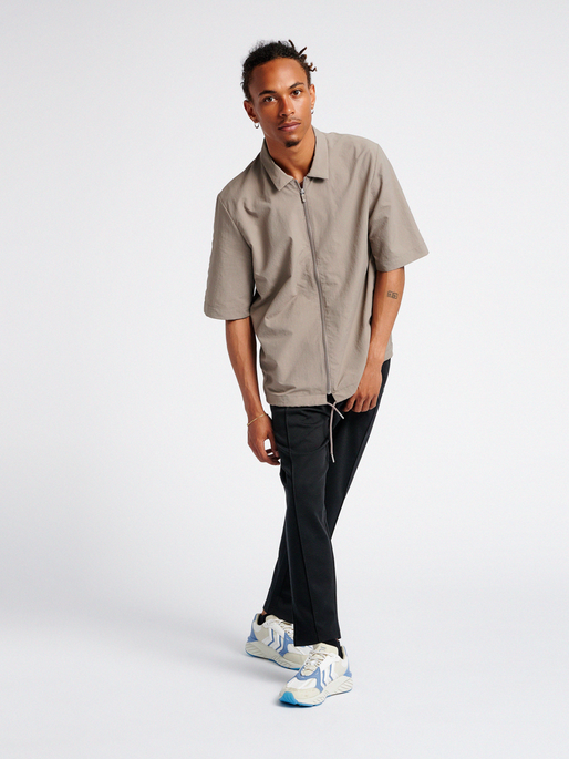 hmlEXPLORER SHIRT, 1452, model