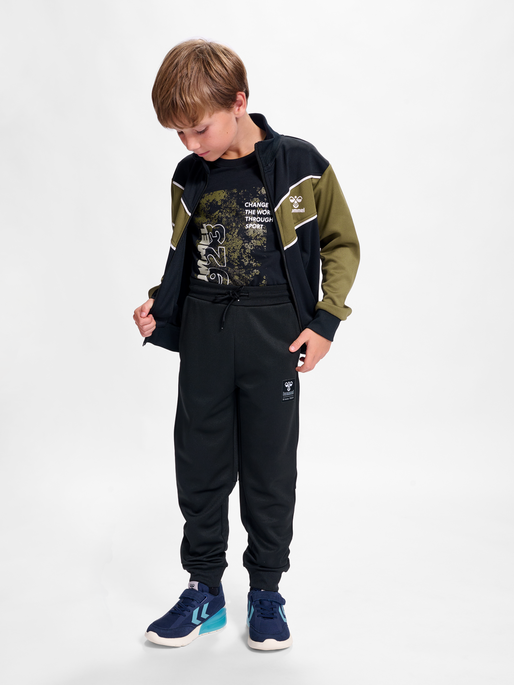 hmlWIN TRACKSUIT, 6745, model