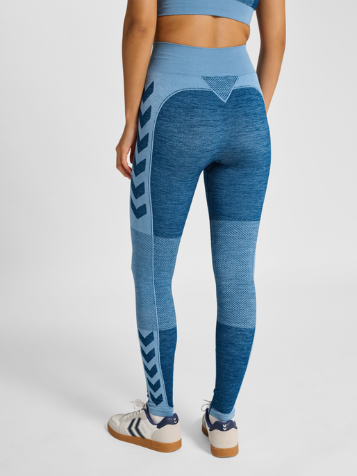 hmlCLEA SEAMLESS MID WAIST TIGHTS, NAVY PEONY/FADED DENIM, model