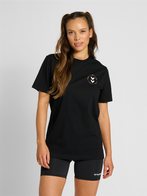 hmlEVERYTHING NOTHING T-SHIRT, BLACK, model