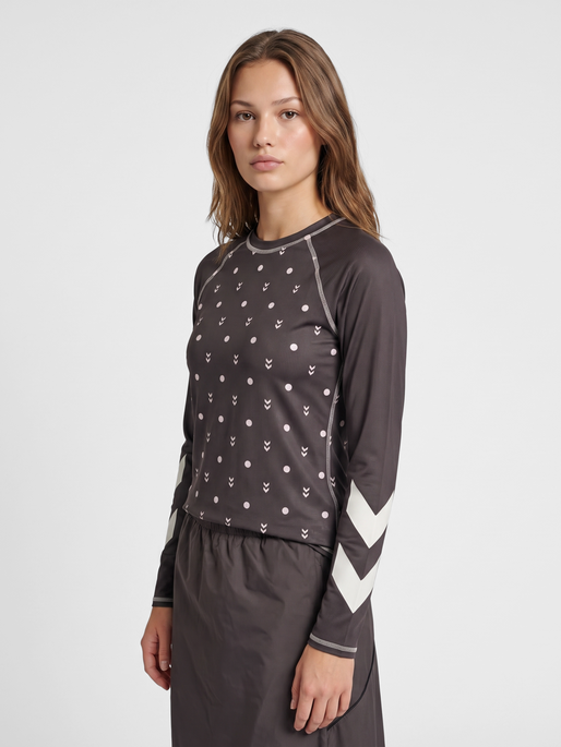 hmlI-D MESH T-SHIRT L/S, SHALE, model