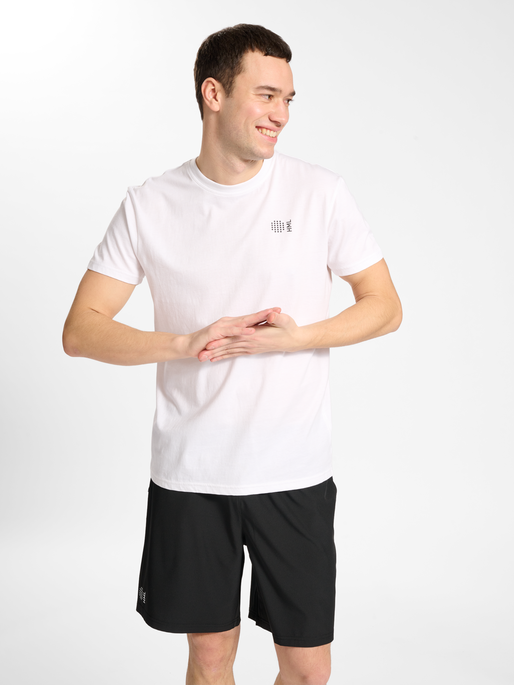 hmlCOURT COTTON T-SHIRT S/S, WHITE, model