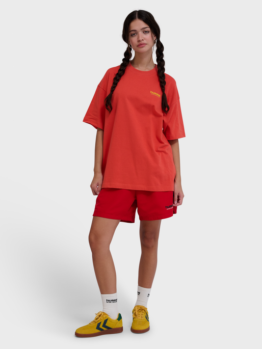 hmlLOOSE T-SHIRT S/S BEES STADIUM, PAPRIKA, model