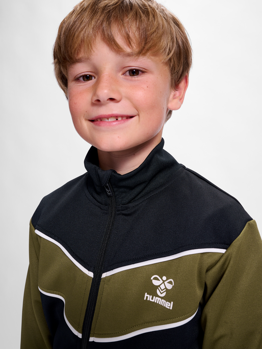 hmlWIN TRACKSUIT, 6745, model