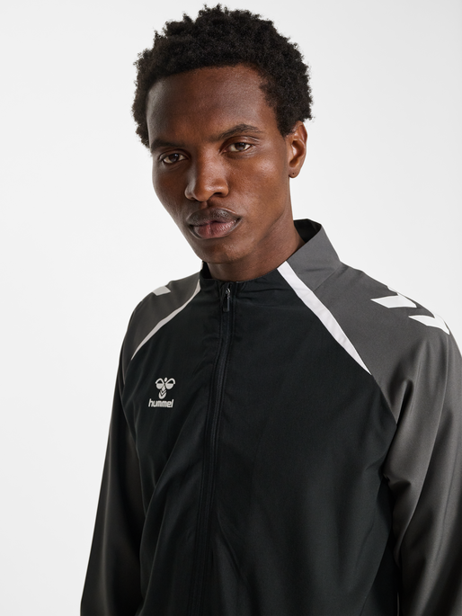 hmlLEAD 2.0 WOVEN JACKET, BLACK/ASPHALT, model