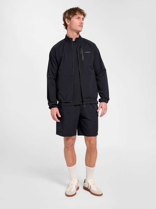 hmlTECH JACKET, BLACK, model