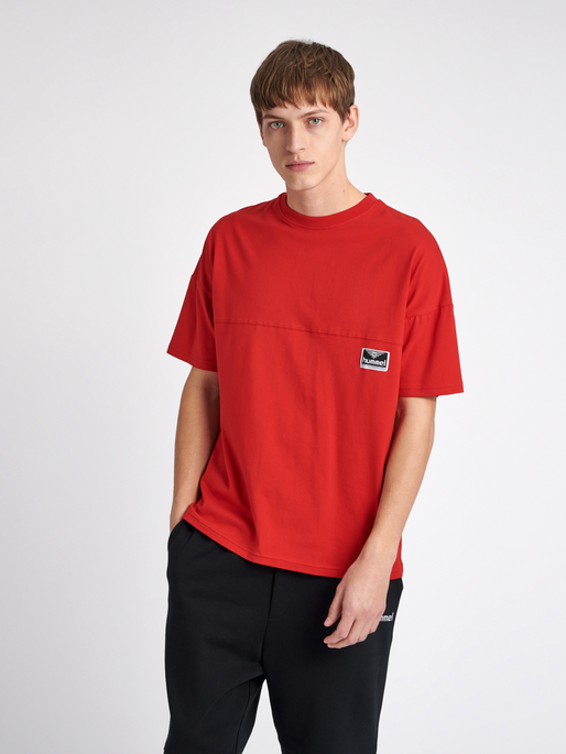 hmlBEACH BREAK T-SHIRT S/S, 3062, model