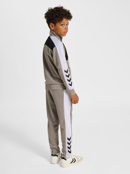 hmlJR COLORBLOCK TRACKSUIT, ROCK RIDGE, model