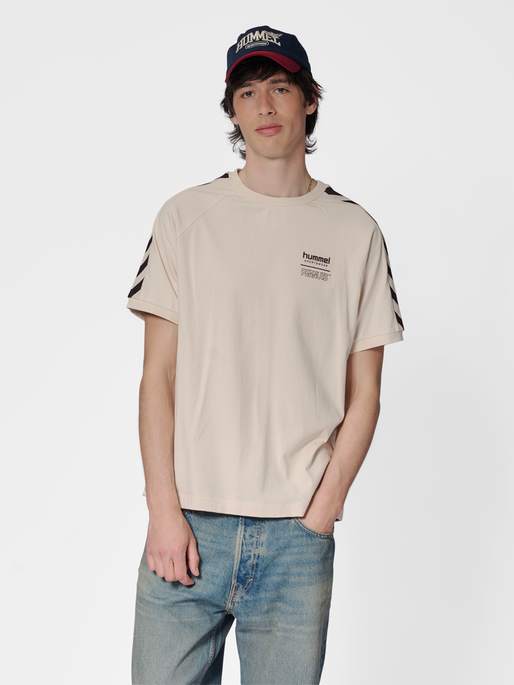 hmlARCHIVE T-SHIRT S/S PEANUTS, WHITECAP GRAY, model