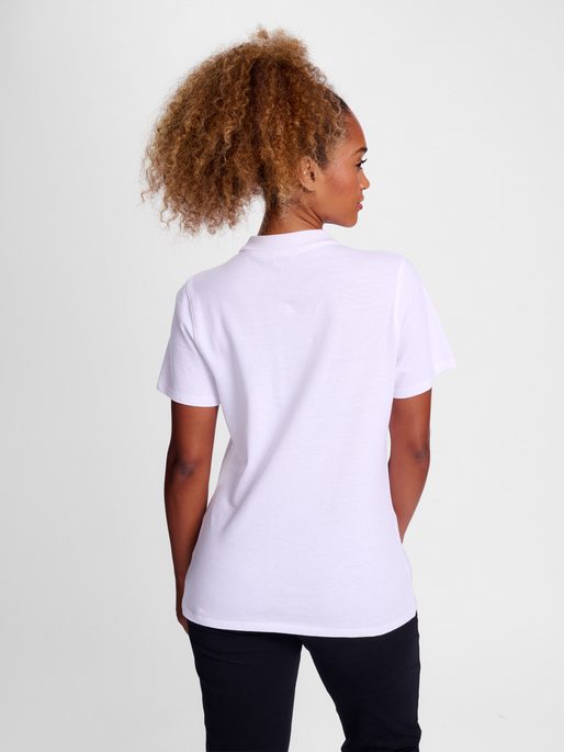 hmlGO 2.0 POLO WOMAN, WHITE, model