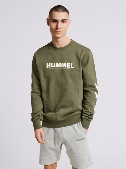 hmlLEGACY SWEATSHIRT, BEETLE, model