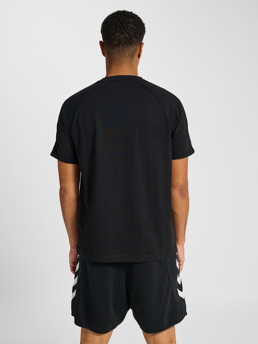 hmlARCHIVE LOOSE T-SHIRT S/S, BLACK, model
