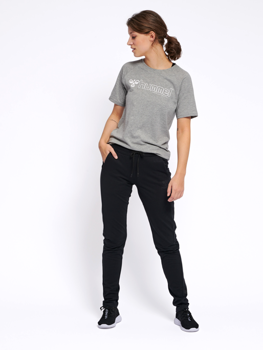 hmlZENIA T-SHIRT S/S, GREY MELANGE, model