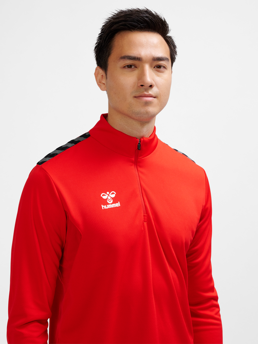 hmlAUTHENTIC HALF ZIP SWEAT, TRUE RED, model