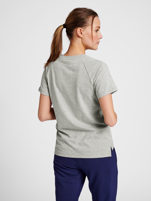 hmlNONI 2.0 T-SHIRT, GREY MELANGE, model